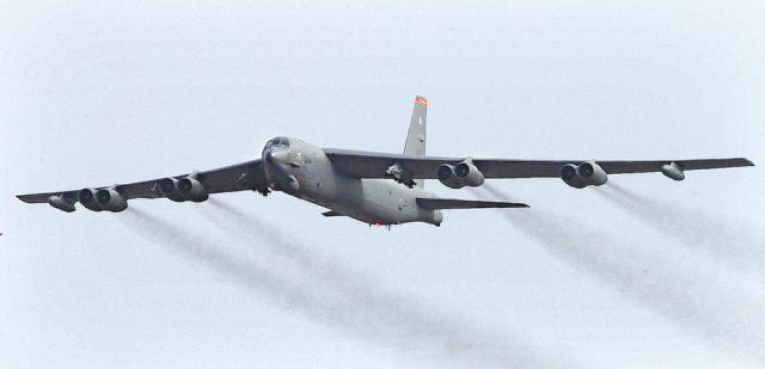 ■美軍B-52型轟炸機近期多次到大陸周邊巡航。美聯社 ■美軍B-52型轟炸機近期多次到大陸周邊巡航。美聯社