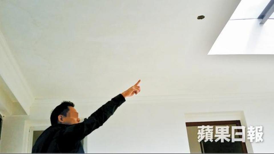 ■鄭先生對記者說,二樓所設的天窗可讓人觀星。 ■鄭先生對記者說,二樓所設的天窗可讓人觀星。