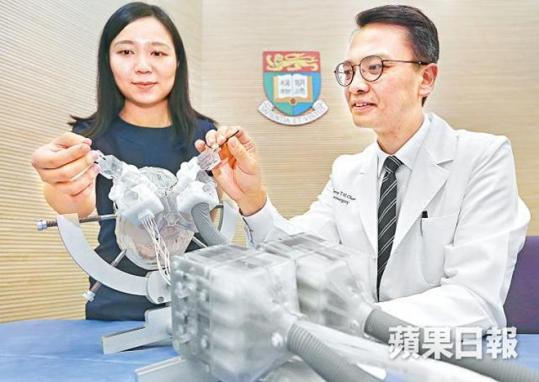 ■研究團隊稱,機械人可配合磁力共振儀器同時使用,令手術更精準。 ■研究團隊稱,機械人可配合磁力共振儀器同時使用,令手術更精準。
