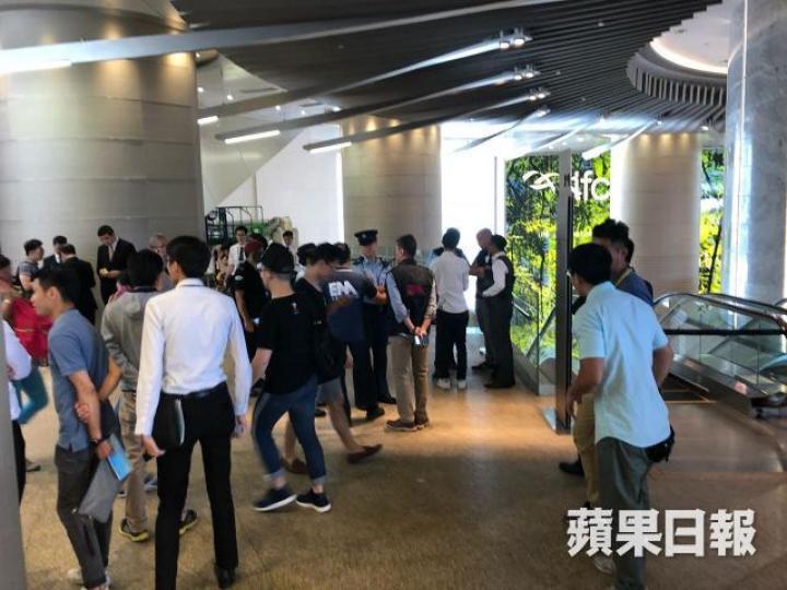 ■地產代理行內開單「唔夠分」情況越趨嚴重。資料圖片 ■地產代理行內開單「唔夠分」情況越趨嚴重。資料圖片
