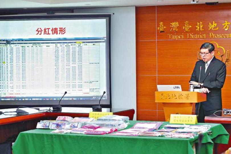 ■北檢發言人周仕瑜昨在記者會說明王炳忠涉案詳情。 ■北檢發言人周仕瑜昨在記者會說明王炳忠涉案詳情。