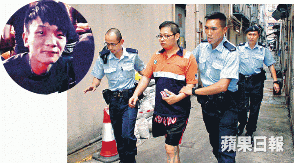 ■被告梁育平捅死朋友蘇俊豪(圓圖)後被捕,其後承認誤殺罪。 ■被告梁育平捅死朋友蘇俊豪(圓圖)後被捕,其後承認誤殺罪。