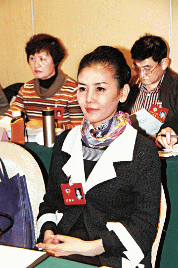 ■山東省政協前委員聶海燕被指要求被告還利息,其後獲轉賬1.27億元。 ■山東省政協前委員聶海燕被指要求被告還利息,其後獲轉賬1.27億元。