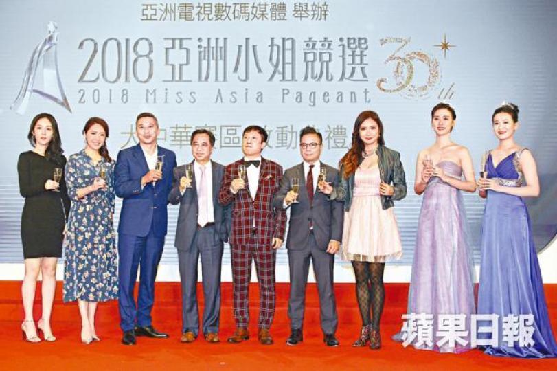 ■亞視高層何麗全(左四)噚日公佈今屆亞視選舉詳情。■11年亞姐冠軍馮雪冰自爆直到今日仍未收到后冠。 ■亞視高層何麗全(左四)噚日公佈今屆亞視選舉詳情。■11年亞姐冠軍馮雪冰自爆直到今日仍未收到后冠。