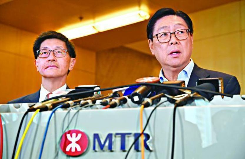 ■港鐵主席馬時亨(右)昨稱會配合調查及檢討通報機制;旁為行政總裁梁國權。■林卓廷昨斥港鐵在報告抽起中科內容的做法荒謬。袁志中攝 ■港鐵主席馬時亨(右)昨稱會配合調查及檢討通報機制;旁為行政總裁梁國權。■林卓廷昨斥港鐵在報告抽起中科內容的做法荒謬。袁志中攝