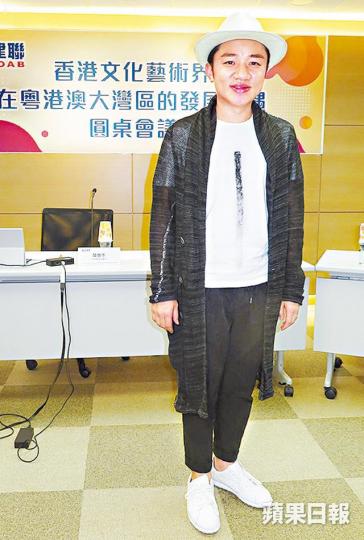 ■王祖藍昨日以香港演藝界內地發展協進會秘書長身份出席圓桌會議。 ■王祖藍昨日以香港演藝界內地發展協進會秘書長身份出席圓桌會議。