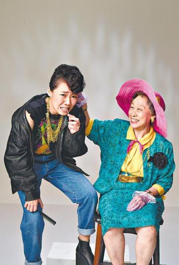 ■阿芝(左)跟婆婆相依為命,婆孫感情深厚。資料圖片 ■阿芝(左)跟婆婆相依為命,婆孫感情深厚。資料圖片