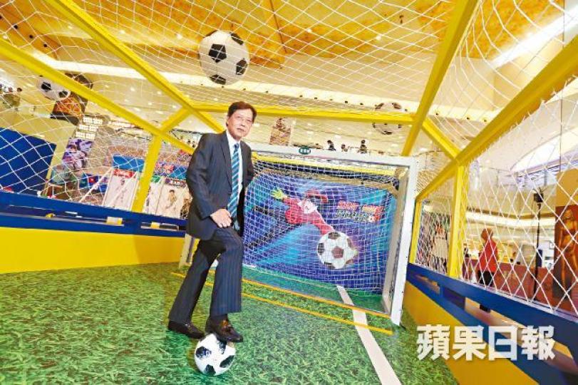 ■賴汝正離開樂視,以為「緣盡」今屆世盃?命運呼召,令他重返電台講波。■賴汝正1978年加盟無綫,適逢世界盃,與阿姐汪明荃一同擔任主持。■過檔亞視,90年世界盃始創播波不播廣告,該屆一同擔任主持的還有尹志強、阿叔林尚義。■1993年有線電視開設24小時體育台,賴汝正(中)被挖角任體育台經理,引入歐洲足球足本直播。■2007年轉戰now SPORTS任副總裁。■2016年樂視以天價購入俄羅斯世界盃,賴汝正出任樂視體育CEO;開波前夕,公司熄燈,CEO請辭。■66歲賴汝正還原基本步,今屆落戶港台同何守 ■賴汝正離開樂視,以為「緣盡」今屆世盃?命運呼召,令他重返電台講波。■賴汝正1978年加盟無綫,適逢世界盃,與阿姐汪明荃一同擔任主持。■過檔亞視,90年世界盃始創播波不播廣告,該屆一同擔任主持的還有尹志強、阿叔林尚義。■1993年有線電視開設24小時體育台,賴汝正(中)被挖角任體育台經理,引入歐洲足球足本直播。■2007年轉戰now SPORTS任副總裁。■2016年樂視以天價購入俄羅斯世界盃,賴汝正出任樂視體育CEO;開波前夕,公司熄燈,CEO請辭。■66歲賴汝正還原基本步,今屆落戶港台同何守
