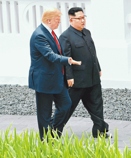 ■特朗普(左)強調他跟金正恩建立私交,北韓核問題「已大致解決」。路透社 ■特朗普(左)強調他跟金正恩建立私交,北韓核問題「已大致解決」。路透社