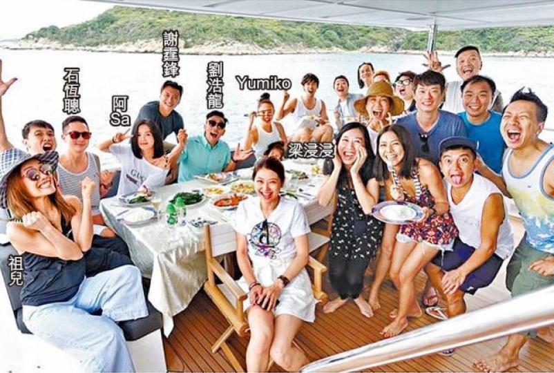 ■前日男友劉浩龍約埋一班好友為祖兒遊船河慶生。互聯網圖片■雖然屢傳祖兒與劉浩龍分手,但近日不少圈中好友飯局,兩人都會一起出席。資料圖片■容祖兒昨日牛一,連日來不斷有朋友為其慶生。 ■前日男友劉浩龍約埋一班好友為祖兒遊船河慶生。互聯網圖片■雖然屢傳祖兒與劉浩龍分手,但近日不少圈中好友飯局,兩人都會一起出席。資料圖片■容祖兒昨日牛一,連日來不斷有朋友為其慶生。