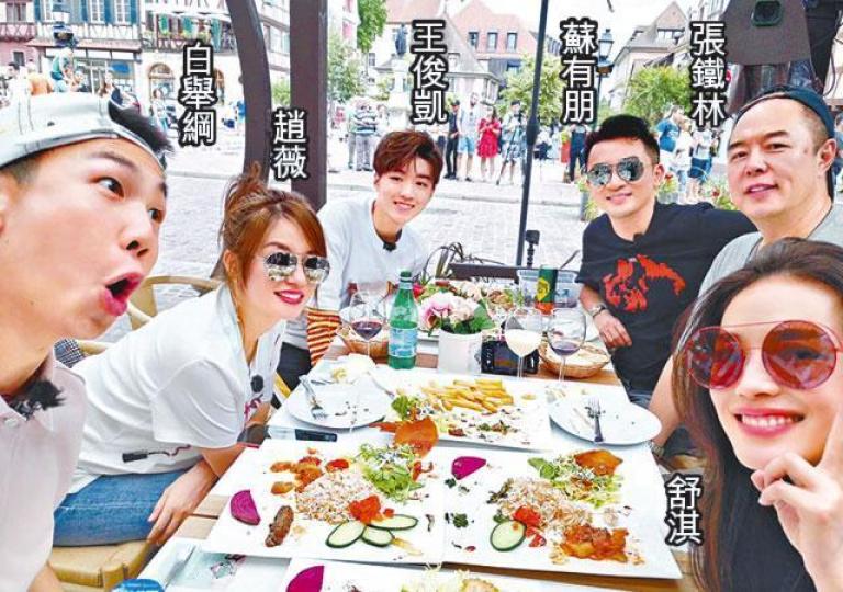 ■甚少參與綜藝節目的舒淇,因畀面趙薇到法國拍攝《中餐廳》。微博圖片 ■甚少參與綜藝節目的舒淇,因畀面趙薇到法國拍攝《中餐廳》。微博圖片