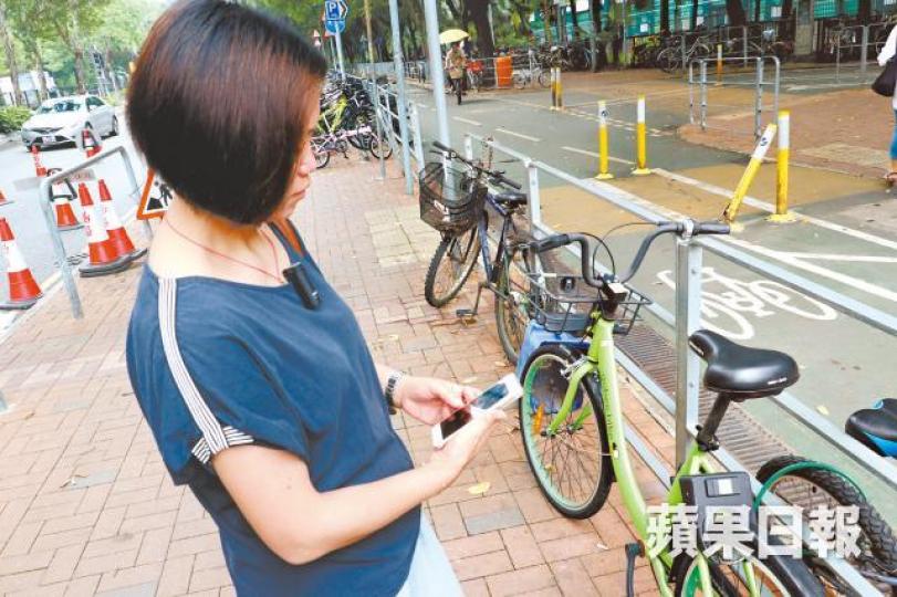 ■苦主謝小姐指因為太多壞車,最近個多月來都未成功用過gobee.bike。徐雲庭攝■gobee.bike創辦人Raphael Cohen指大部份共享單車仍可正常解鎖。 ■苦主謝小姐指因為太多壞車,最近個多月來都未成功用過gobee.bike。徐雲庭攝■gobee.bike創辦人Raphael Cohen指大部份共享單車仍可正常解鎖。