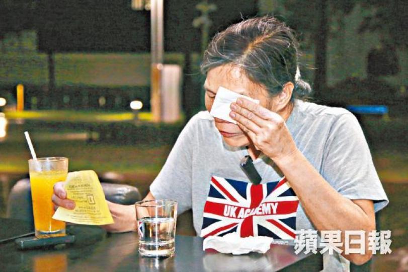 ■雷玉蓮哭着為暴動罪判囚7年的盧建民平反。朱家駿攝■盧建民