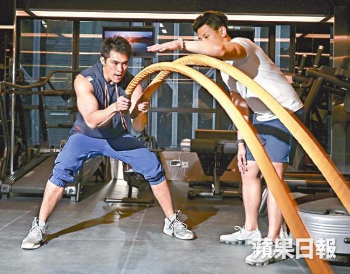 ■朱名愚平日好勤力健身保持最佳狀態。■朱名愚喺《飛虎》做反派，表現亮麗。劇照