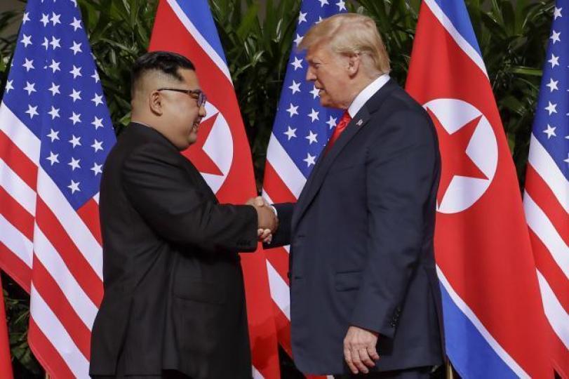 ■特金會後,特朗普(右)稱讚金正恩very smart,意思係金正恩會識得揀未來北韓條路點樣行。資料圖片 ■特金會後,特朗普(右)稱讚金正恩very smart,意思係金正恩會識得揀未來北韓條路點樣行。資料圖片
