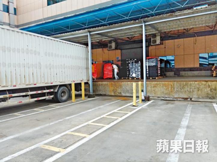 ■中興總部出貨場上周未見有員工卸貨。 ■中興總部出貨場上周未見有員工卸貨。