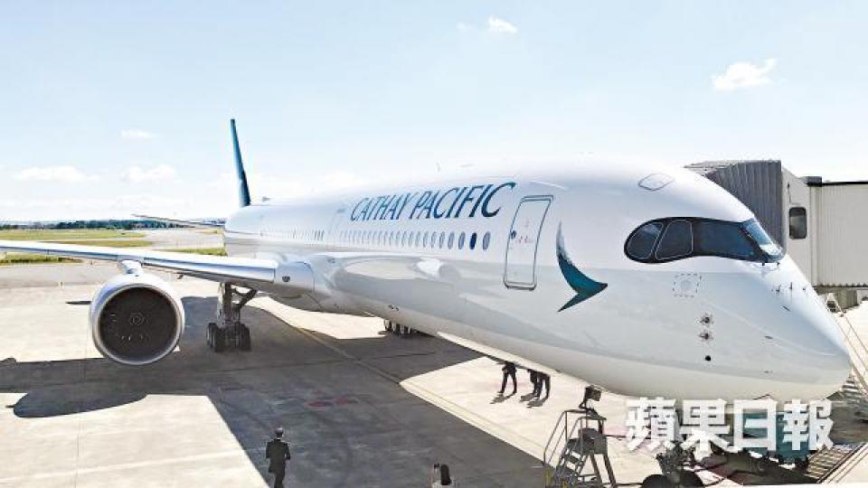 ■國泰首架空中巴士A350-1000本周二由法國圖盧茲飛返香港。 ■國泰首架空中巴士A350-1000本周二由法國圖盧茲飛返香港。