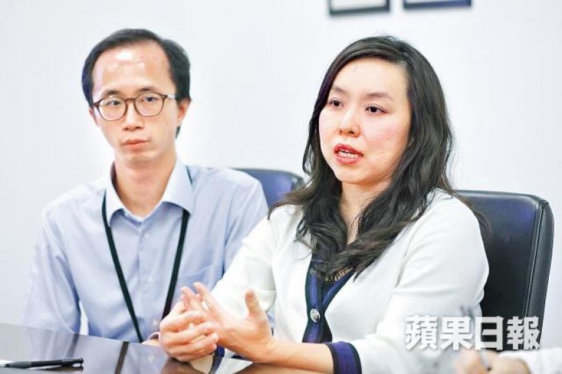 ■蕭頌渝(左)最希望與人見面時別被問病情;旁為陳凱欣副教授。 ■蕭頌渝(左)最希望與人見面時別被問病情;旁為陳凱欣副教授。