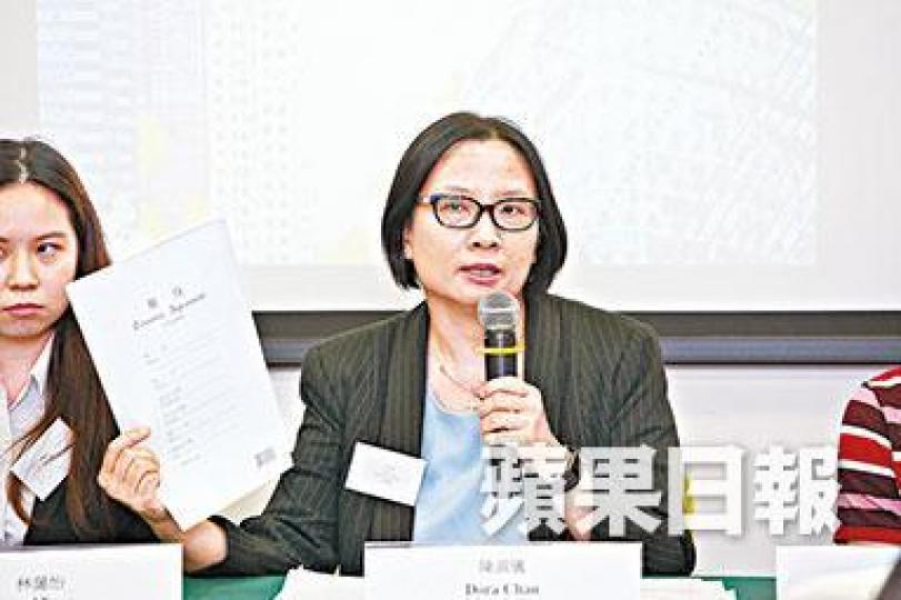 ■陳淑儀指市民自行購買或網上下載的租約範本條款不夠清晰。李潤芳攝 ■陳淑儀指市民自行購買或網上下載的租約範本條款不夠清晰。李潤芳攝