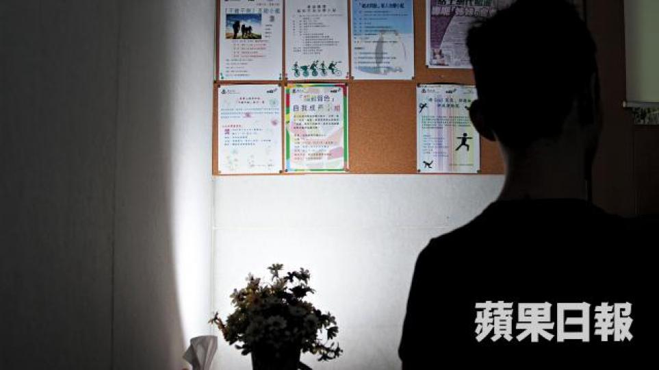 ■阿華18歲開始賭波,曾欠債40萬。他勸勉年輕人切勿賭波。周子惇攝 ■阿華18歲開始賭波,曾欠債40萬。他勸勉年輕人切勿賭波。周子惇攝
