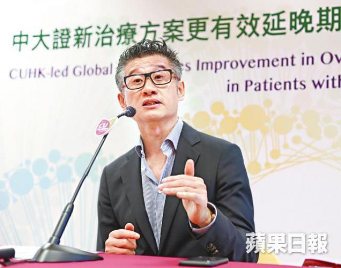 ■莫樹錦冀新藥成為治療晚期肺癌的一線藥物。何柏佳攝 ■莫樹錦冀新藥成為治療晚期肺癌的一線藥物。何柏佳攝