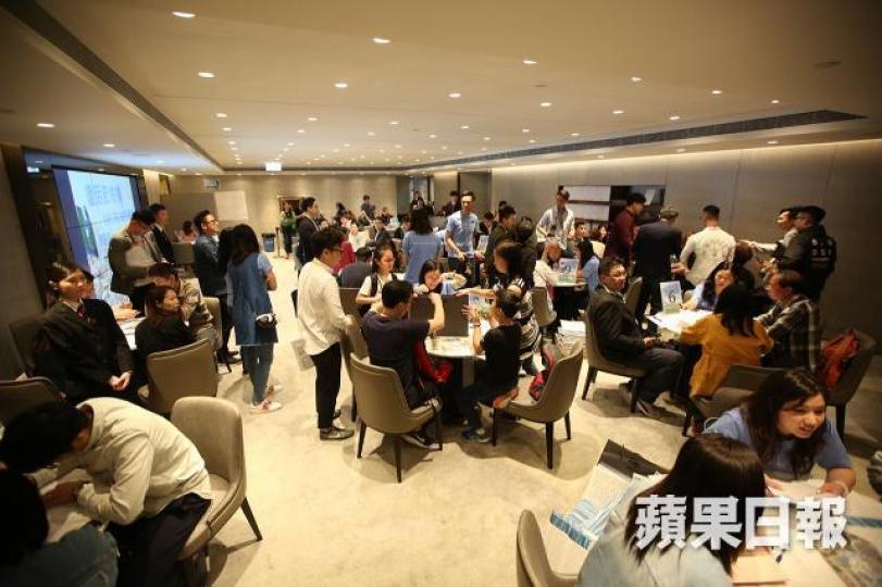 ■現時買樓者,除了內地客和上車客外,還多了境外回流客。 資料圖片 ■現時買樓者,除了內地客和上車客外,還多了境外回流客。 資料圖片