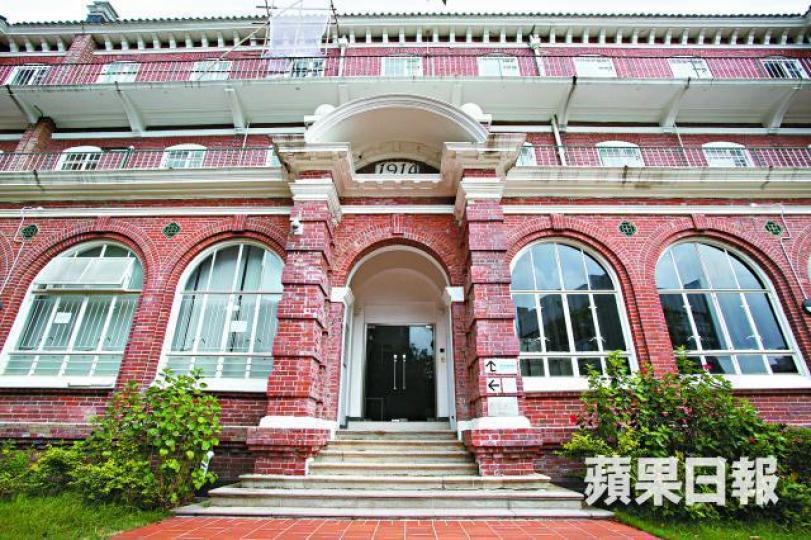 ■古諮會通過將建於1914年的港大儀禮堂納入法定古蹟。李潤芳攝■梅堂、儀禮堂及現已拆卸的盧迦堂二戰時曾徵用作瑪麗醫院救援院舍。港大提供圖片■馮平山樓現為博物館。管浩鳴 ■古諮會通過將建於1914年的港大儀禮堂納入法定古蹟。李潤芳攝■梅堂、儀禮堂及現已拆卸的盧迦堂二戰時曾徵用作瑪麗醫院救援院舍。港大提供圖片■馮平山樓現為博物館。管浩鳴