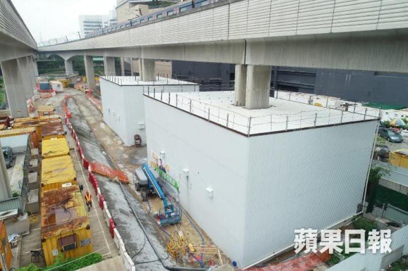 ■西鐵元朗站架空橋躉沉降沉降程度多少,公眾至今仍被蒙在鼓裏。 ■西鐵元朗站架空橋躉沉降沉降程度多少,公眾至今仍被蒙在鼓裏。