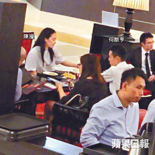 ■何猷亨與陳瀅日前在中環ifc嘆下午茶。讀者提供圖片■在前年,陳瀅和何猷亨被影到拖手行中環。資料圖片 ■何猷亨與陳瀅日前在中環ifc嘆下午茶。讀者提供圖片■在前年,陳瀅和何猷亨被影到拖手行中環。資料圖片