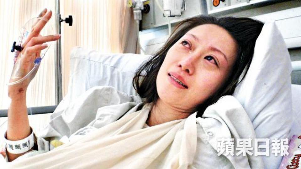 ■YoYo因裸照被公開而自殺,救回後在病床上哭述經過。資料圖片 ■YoYo因裸照被公開而自殺,救回後在病床上哭述經過。資料圖片