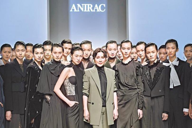 ■嘉玲的時裝品牌3月再登上海時裝周。■嘉玲13年曾開餐廳。 ■嘉玲的時裝品牌3月再登上海時裝周。■嘉玲13年曾開餐廳。