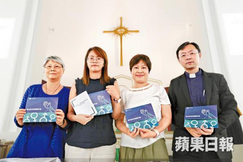 ■曹曉彤(左二)呼籲教會制訂防治性騷擾政策保障性暴力受害者。張志華攝 ■曹曉彤(左二)呼籲教會制訂防治性騷擾政策保障性暴力受害者。張志華攝