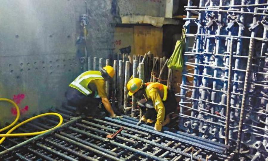 ■紅磡站承建商禮頓被揭將鋼筋剪短扮完成接駁。資料圖片