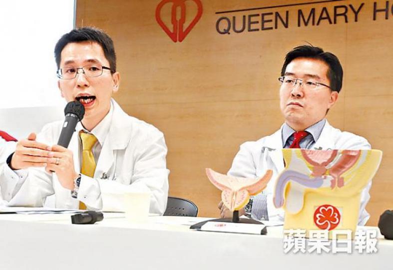 ■馬偉傑醫生(左)指近年最年輕前列腺癌病患者只得49歲,情況罕見;右為徐學良醫生。何家達攝■新活檢技術引入3D半機械人導航設備,一改過往以人手操作。瑪麗醫院提供照片■病人接受磁力共振檢查後,放射科醫生劃出懷疑癌細胞位置(紅圈示);綠圈為前列腺。 ■馬偉傑醫生(左)指近年最年輕前列腺癌病患者只得49歲,情況罕見;右為徐學良醫生。何家達攝■新活檢技術引入3D半機械人導航設備,一改過往以人手操作。瑪麗醫院提供照片■病人接受磁力共振檢查後,放射科醫生劃出懷疑癌細胞位置(紅圈示);綠圈為前列腺。