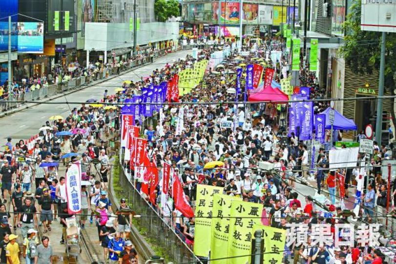 ■每年7.1遊行都有不少市民在沿途加入。 ■每年7.1遊行都有不少市民在沿途加入。
