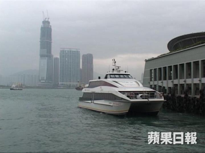 ■珀麗灣客運早前向運輸署申請削減來往馬灣至中環的渡輪班次。資料圖片 ■珀麗灣客運早前向運輸署申請削減來往馬灣至中環的渡輪班次。資料圖片