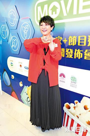 ■陳潔靈表示近來看黃秋生及又一山人的訪問和資料,啟發演唱會創作。■李日朗(右三)正籌備拍攝有關傳承的短片,主題同樣是關懷長者。 ■陳潔靈表示近來看黃秋生及又一山人的訪問和資料,啟發演唱會創作。■李日朗(右三)正籌備拍攝有關傳承的短片,主題同樣是關懷長者。