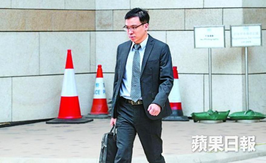 ■急症室醫生李淳風表示，懷孕僅23周就穿羊水屬罕見。■助產士女學生梁潔芬稱曾問死者有否穿羊水，對方稱沒有。
