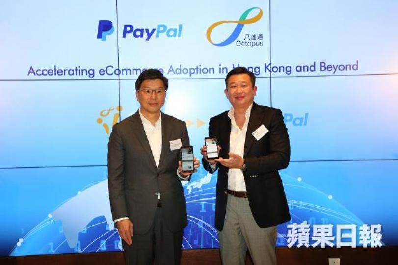■八達通行政總裁張耀堂(左)及PayPal香港、韓國及台灣企業客戶及電子市集總監葉承浩。晉平安攝
■八達通行政總裁張耀堂(左)及PayPal香港、韓國及台灣企業客戶及電子市集總監葉承浩。晉平安攝