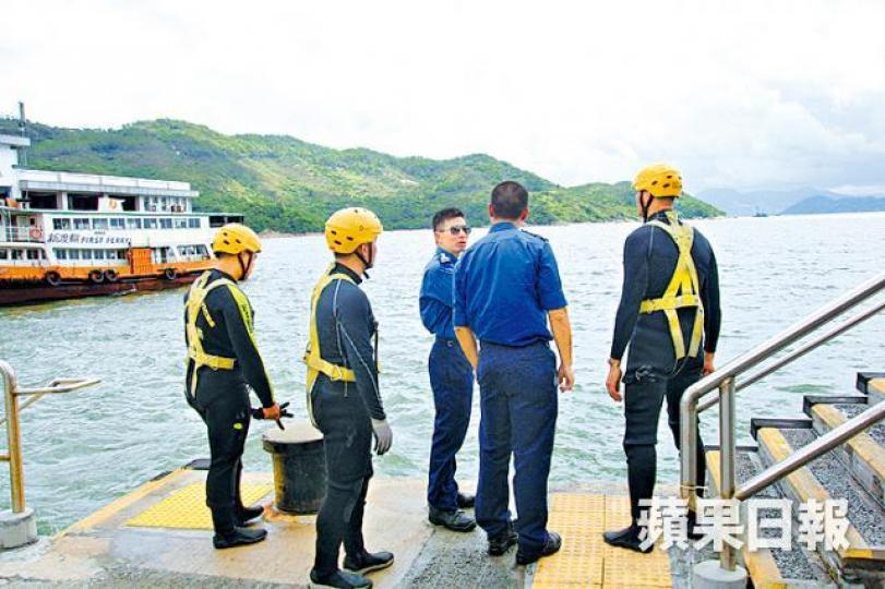 ■消防前日派出蛙人於梅窩碼頭搜索失蹤男子。資料圖片
■消防前日派出蛙人於梅窩碼頭搜索失蹤男子。資料圖片