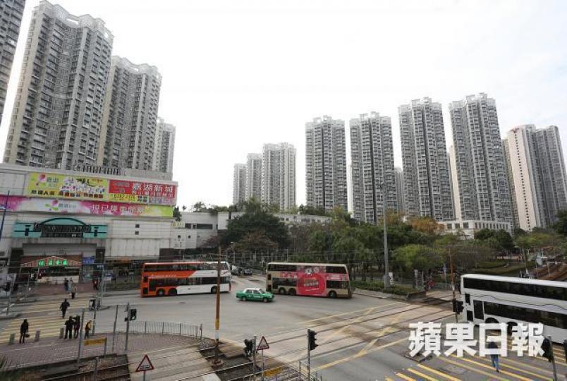 ■要有尊嚴地租樓,就要選擇居住在新界西北區,但每日車程極長,引致Work–life失衡。 資料圖片
■要有尊嚴地租樓,就要選擇居住在新界西北區,但每日車程極長,引致Work–life失衡。 資料圖片