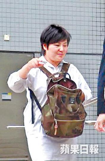 ■被告方明環無牌為放蛇警治療,昨被判囚。資料圖片 ■被告方明環無牌為放蛇警治療,昨被判囚。資料圖片