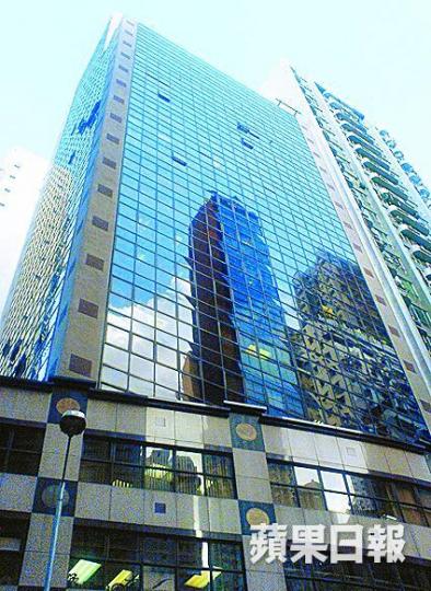 ■羅守輝剛以約21億元沽出上環皇后大道中299號商廈。 ■羅守輝剛以約21億元沽出上環皇后大道中299號商廈。