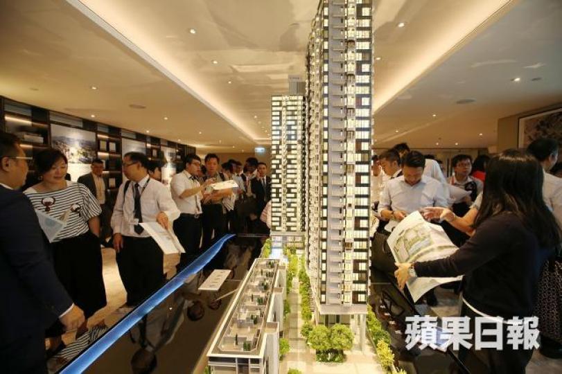 ■喺唔少市民心目中,物業係「唔怕買錯最怕冇買」。 資料圖片 ■喺唔少市民心目中,物業係「唔怕買錯最怕冇買」。 資料圖片