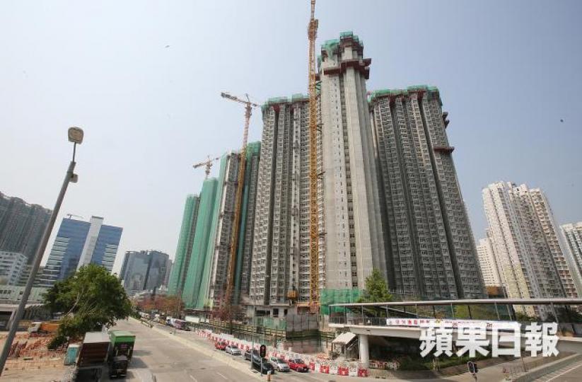■要實踐人人安居,就只能大舉興建公營房屋,並限制外來人口增長。資料圖片 ■要實踐人人安居,就只能大舉興建公營房屋,並限制外來人口增長。資料圖片