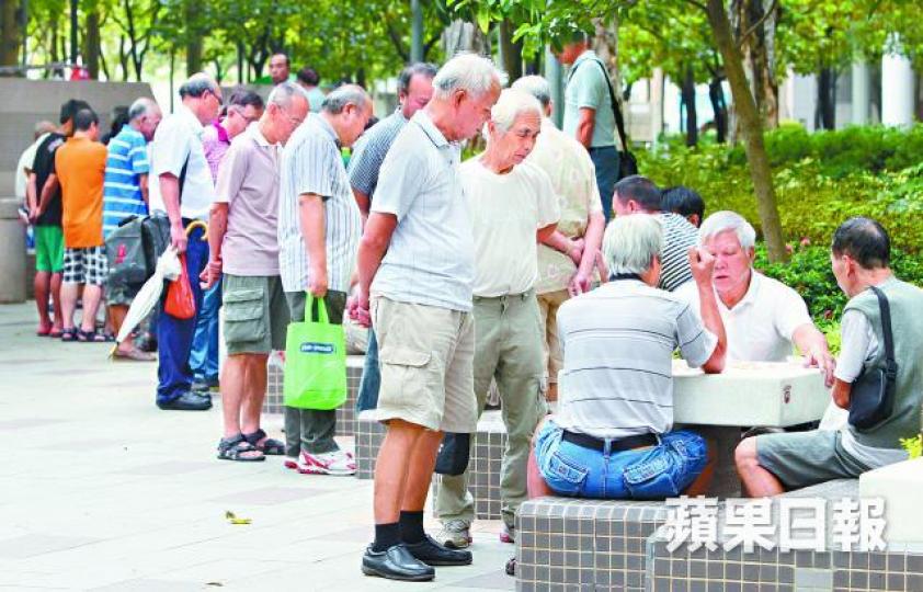 ■有指公共年金回報佳風險又低,建議合資格「老友記」投保。 ■有指公共年金回報佳風險又低,建議合資格「老友記」投保。