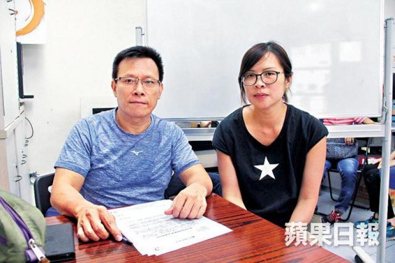 ■聾啞人士陳小姐(右)稱開門聞到燶味,但一直無人通知。詹家志攝 ■聾啞人士陳小姐(右)稱開門聞到燶味,但一直無人通知。詹家志攝