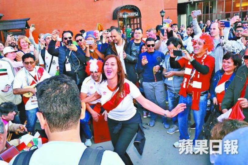 ■南美球迷熱情，其中秘魯人最令記者難忘。禤家民攝