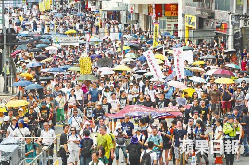■民陣稱將有成員團體在7.1遊行沿線中途加入;圖為去年市民上街情況。資料圖片 ■民陣稱將有成員團體在7.1遊行沿線中途加入;圖為去年市民上街情況。資料圖片