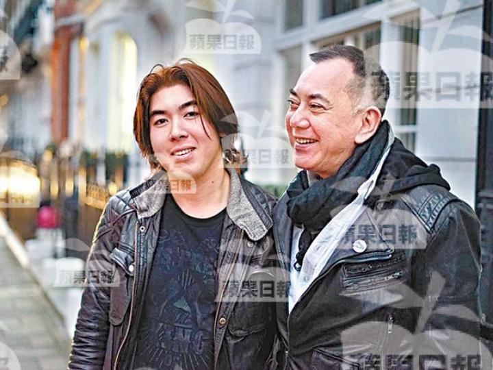 ■黃秋生日前被揭有20歲私生子William,多年來有照顧對方,亦曾赴英國與兒子相聚。■Joyce為岑建勳外甥女,現已於英國與外籍老公再婚。■William即將升讀大學,所以秋生決定將財政權交回兒子。■岑建勳是Joyce的舅父,秋生表示這件事有很多人知道。資料圖片■秋生與太太吳惠貞結婚26年,雖分開居住,但感情穩定。資料圖片 ■黃秋生日前被揭有20歲私生子William,多年來有照顧對方,亦曾赴英國與兒子相聚。■Joyce為岑建勳外甥女,現已於英國與外籍老公再婚。■William即將升讀大學,所以秋生決定將財政權交回兒子。■岑建勳是Joyce的舅父,秋生表示這件事有很多人知道。資料圖片■秋生與太太吳惠貞結婚26年,雖分開居住,但感情穩定。資料圖片